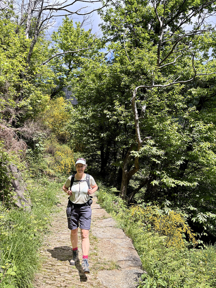 Yvonne Oplatka führt dich als Wanderleiterin durch den Nationalpark Val Grande Yvonne Oplatka führt dich als Wanderleiterin durch den Nationalpark Val Grande